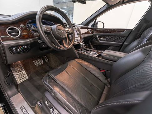 Used 2017 Bentley Bentayga AWD/4WD image 44