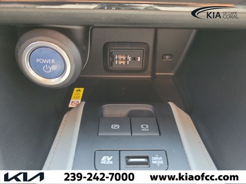 Used 2021 Toyota Venza LE AWD/4WD image 30