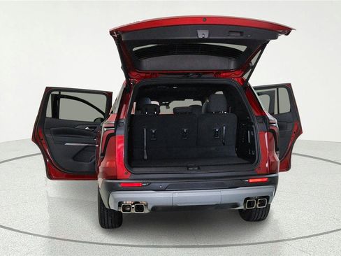 Used 2026 Chevrolet Traverse LT FWD image 7
