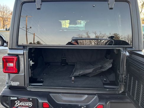 Used 2024 Jeep Wrangler Unlimited Sport AWD/4WD image 9