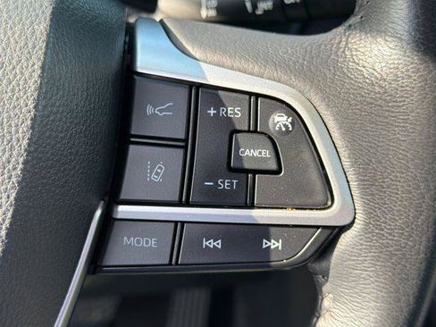 Certified 2025 Toyota Sienna XLE FWD image 26