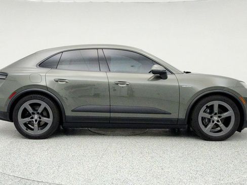 Used 2025 Porsche Macan Electric w/ Premium Package image 4