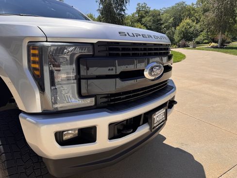 Used 2019 Ford F250 Lariat w/ Lariat Ultimate Package AWD/4WD image 33