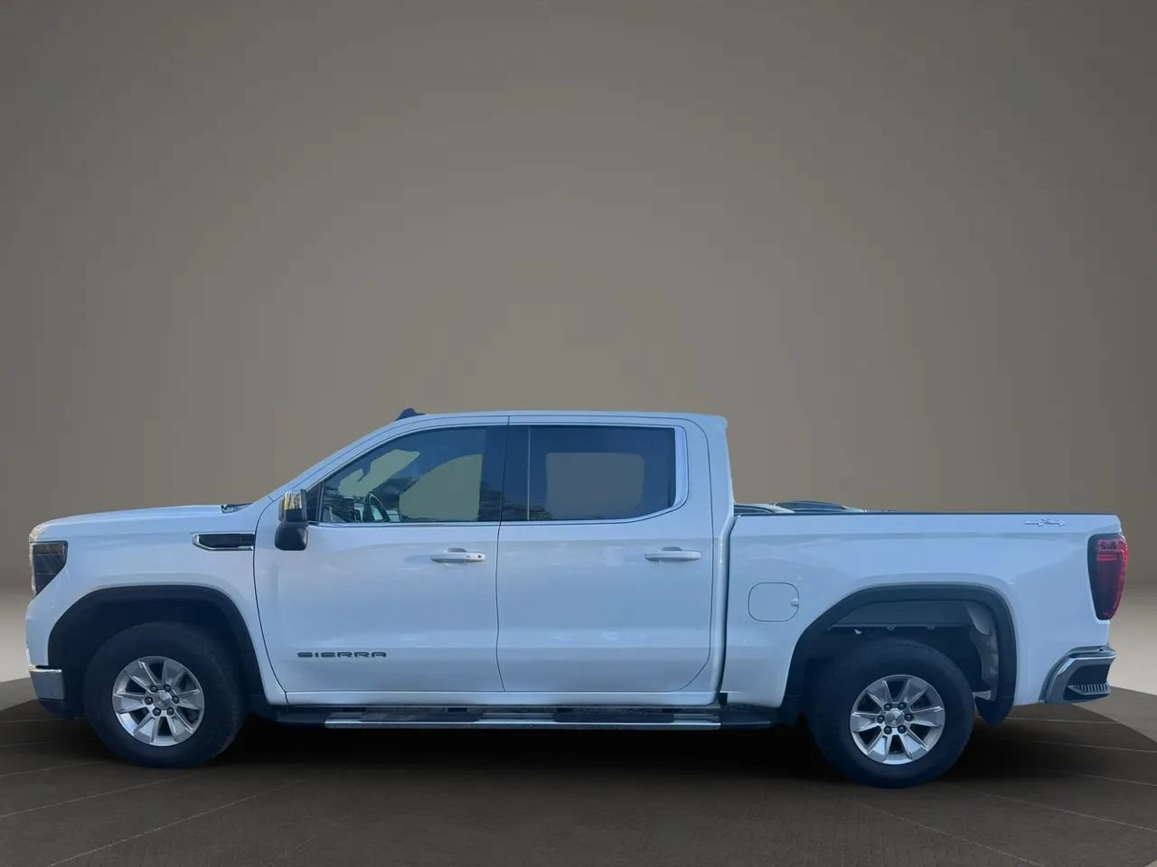 Used 2023 GMC Sierra 1500 SLE w/ Enhanced Capability Package AWD/4WD image 8