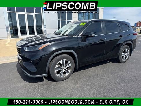 Used 2023 Toyota Highlander XLE image 1
