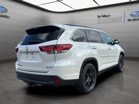 Used 2019 Toyota Highlander SE image 6