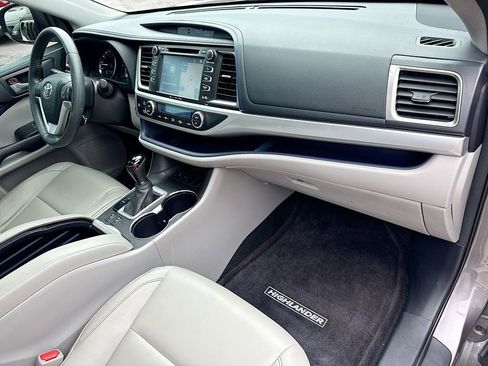 Used 2016 Toyota Highlander XLE FWD image 34