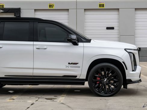 Used 2025 Cadillac Escalade V w/ LPO, ONYX Package AWD/4WD image 24