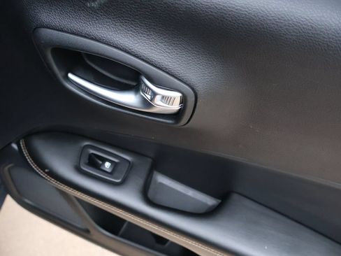 Used 2018 Jeep Compass Latitude w/ Popular Equipment Group FWD image 13