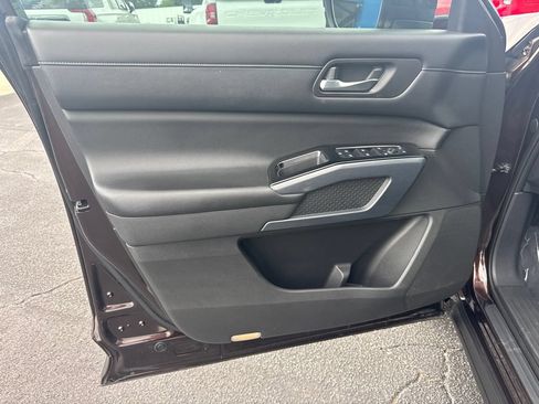 Used 2022 Nissan Pathfinder SL w/ SL Black Package FWD image 11