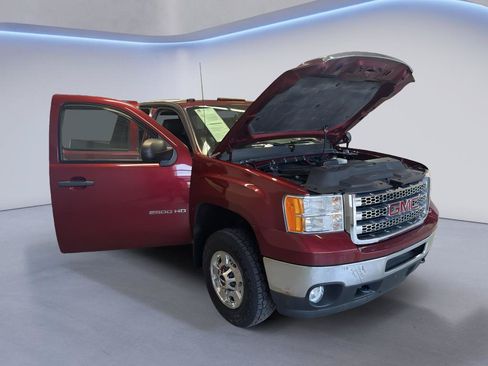 Used 2014 GMC Sierra 2500 SLE w/ SLE Preferred Package AWD/4WD image 9
