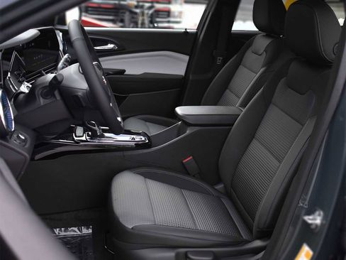 New 2026 Chevrolet Trax LT w/ Sunroof Package image 9