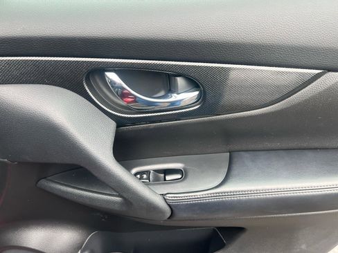 Used 2016 Nissan Rogue SL image 11