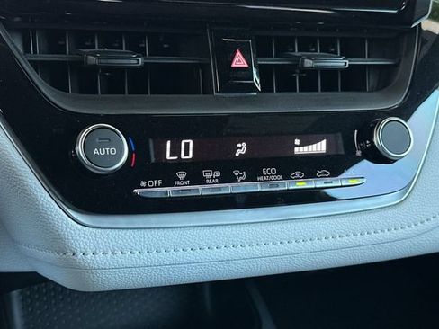 Used 2025 Toyota Corolla SE FWD image 15