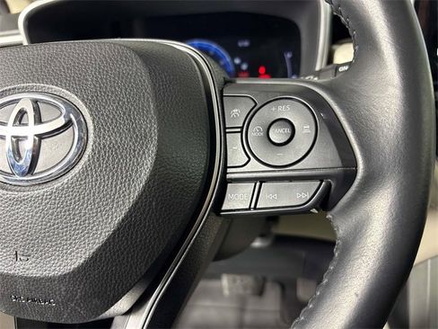 Used 2024 Toyota Corolla Cross XLE image 19