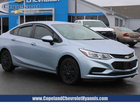 Used 2017 Chevrolet Cruze LS image 1