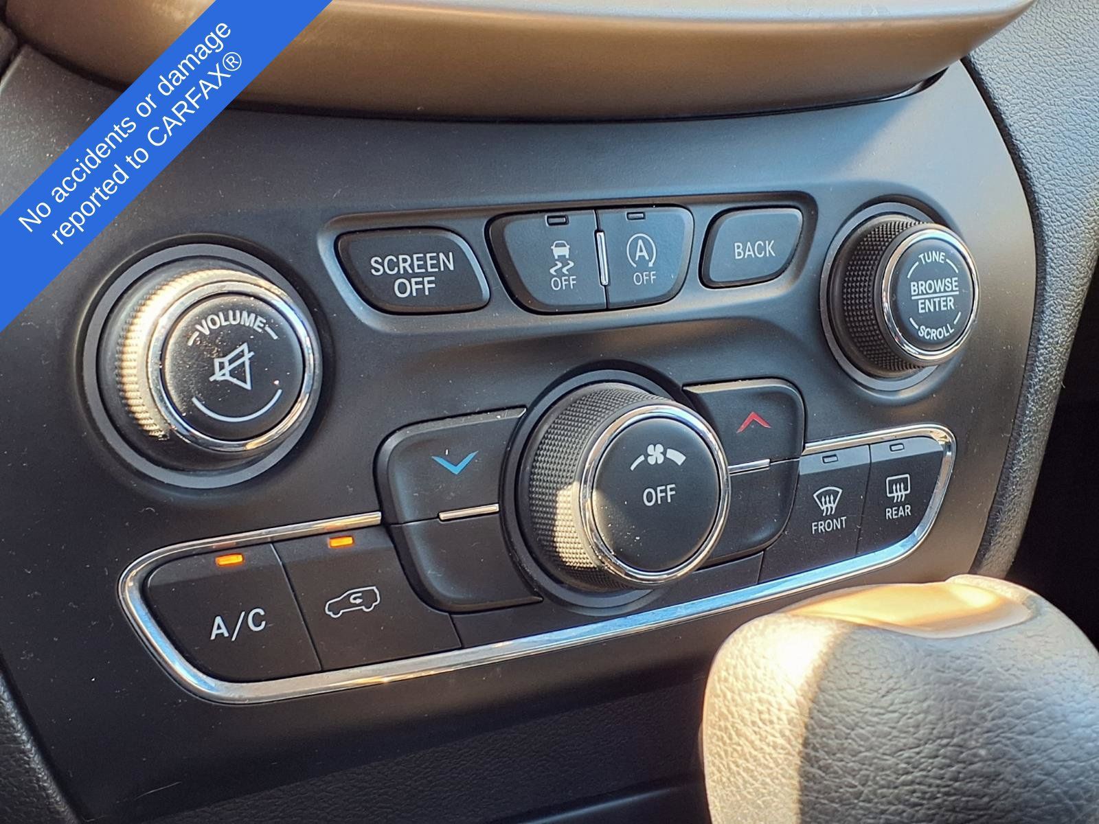 Used 2015 Jeep Cherokee Latitude w/ Cold Weather Group AWD/4WD image 26