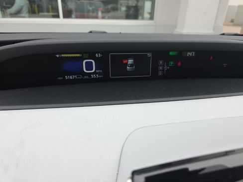 Used 2016 Toyota Prius Three FWD image 4