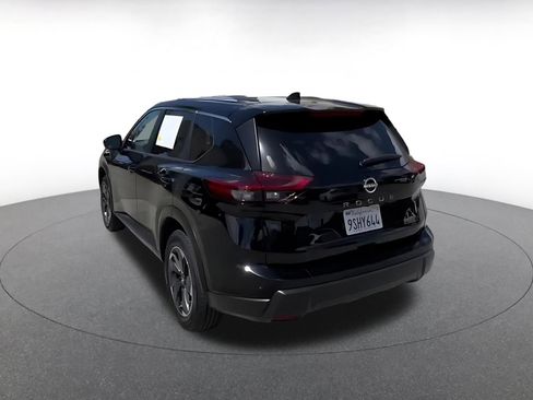 Used 2025 Nissan Rogue SV FWD image 11