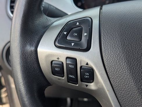 Used 2016 Ford Taurus SEL image 18