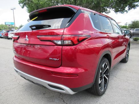 Used 2023 Mitsubishi Outlander SE AWD/4WD image 7