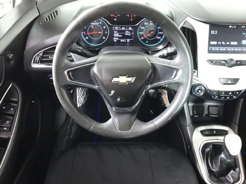 Used 2018 Chevrolet Cruze LS image 23
