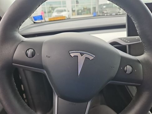 Used 2024 Tesla Model Y Long Range AWD/4WD image 10
