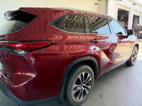 Used 2021 Toyota Highlander XLE FWD image 8