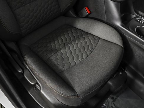 Used 2018 Chevrolet Equinox LT image 48