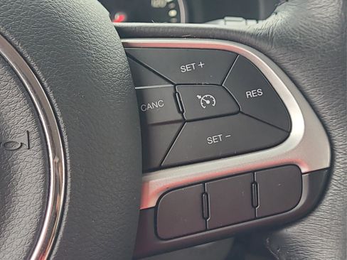 Used 2015 Jeep Renegade Latitude w/ Popular Equipment Group image 24