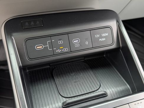 Certified 2025 Hyundai Kona Limited FWD image 28