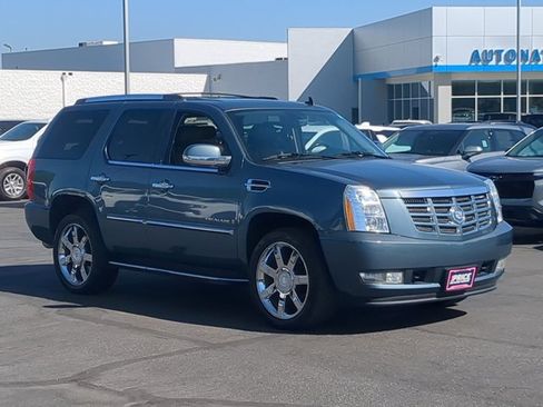 Used 2008 Cadillac Escalade AWD image 3