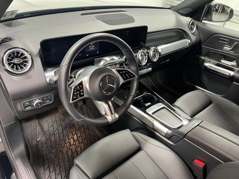 Used 2025 Mercedes-Benz GLB 250 4MATIC image 21
