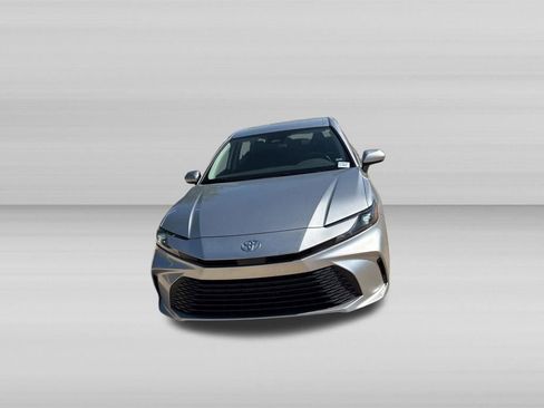 Used 2025 Toyota Camry LE FWD image 9