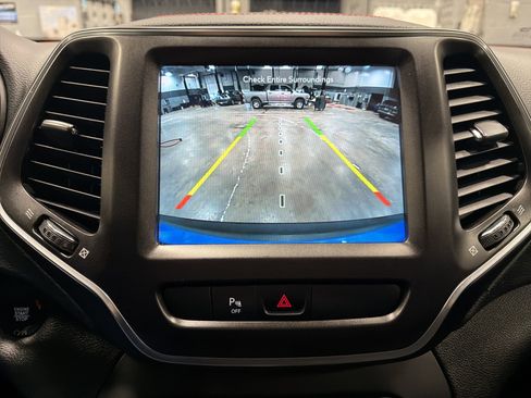 Used 2020 Jeep Cherokee Trailhawk w/ Comfort & Convenience Group image 9