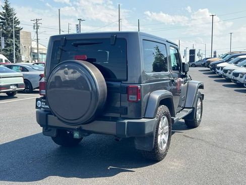 Used 2018 Jeep Wrangler Sahara w/ Connectivity Group AWD/4WD image 9