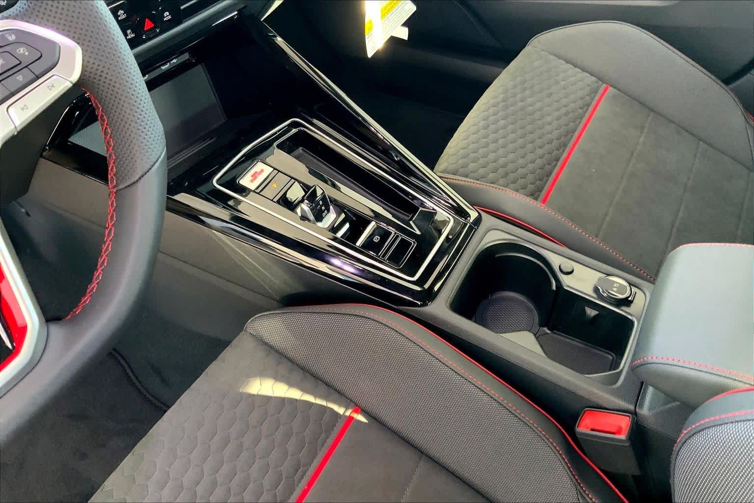 New 2026 Volkswagen GTI SE FWD image 7