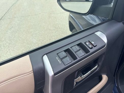 Used 2017 Toyota 4Runner SR5 Premium AWD/4WD image 27