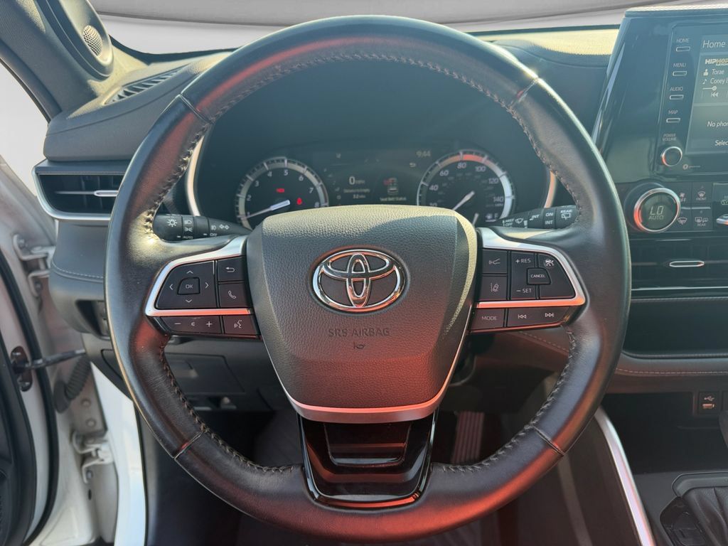 Used 2022 Toyota Highlander XSE FWD image 23