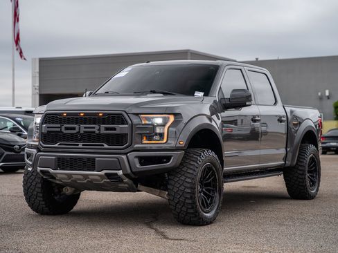 Used 2018 Ford F150 Raptor w/ Equipment Group 802A Luxury AWD/4WD image 4