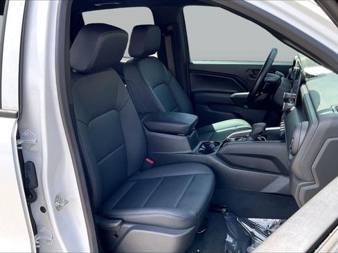 Used 2025 Chevrolet Colorado Trail Boss AWD/4WD image 8