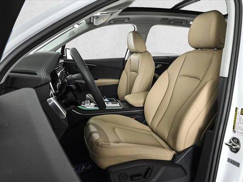 Certified 2025 Audi Q7 3.0T Premium Plus image 17