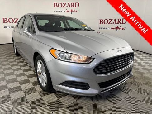 Used 2016 Ford Fusion SE FWD image 1