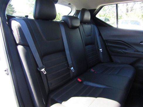 Used 2020 Nissan Kicks SR w/ SR Premium Package FWD image 21