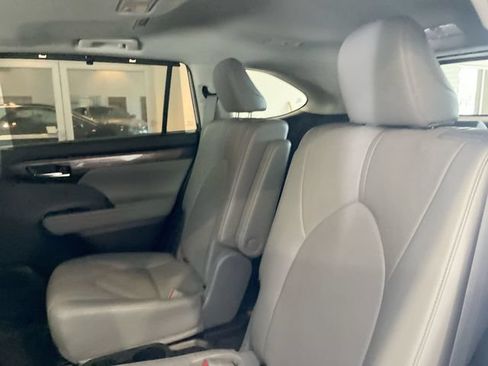 Used 2021 Toyota Highlander Limited AWD/4WD image 13
