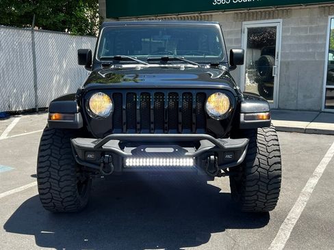 Used 2020 Jeep Wrangler Unlimited Sahara w/ Uconnect 4C Nav & Sound Group AWD/4WD image 2