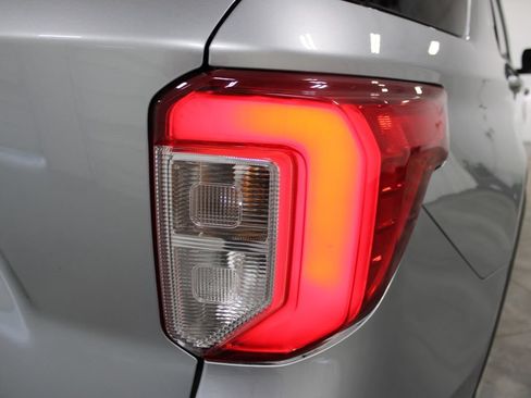 Used 2020 Ford Explorer XLT w/ Comfort Package RWD image 27