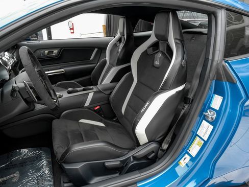 Used 2021 Ford Mustang Shelby GT500 w/ Carbon Fiber Track Pack image 29