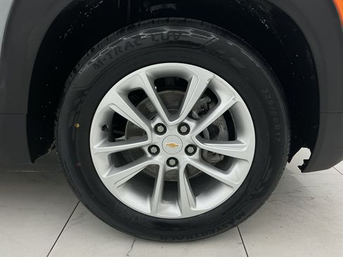 Used 2024 Chevrolet TrailBlazer LS FWD image 45