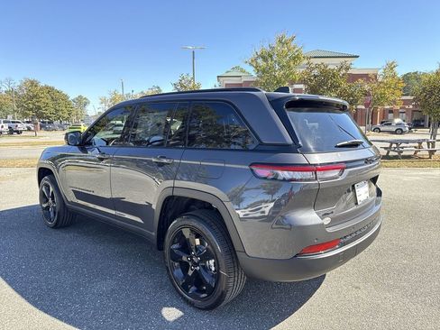 New 2025 Jeep Grand Cherokee Altitude image 5